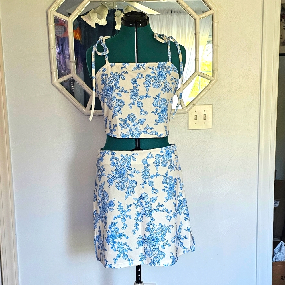 Blue and White Chinoiserie Floral Two Piece Skirt Set Estimated Size L